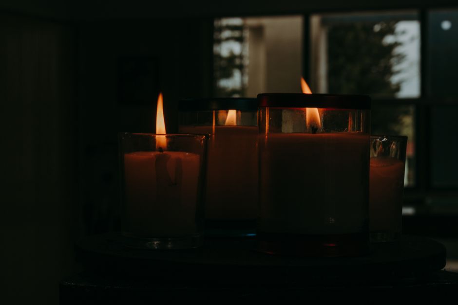 Bougies et lumière douce : créer une ambiance chaleureuse