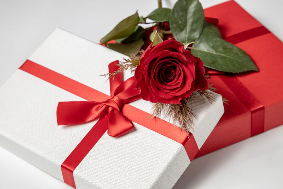 Idées de cadeaux d’hôtesse élégants et accessibles