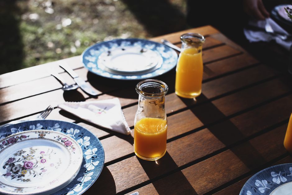 Comment dresser une belle table sans nappe