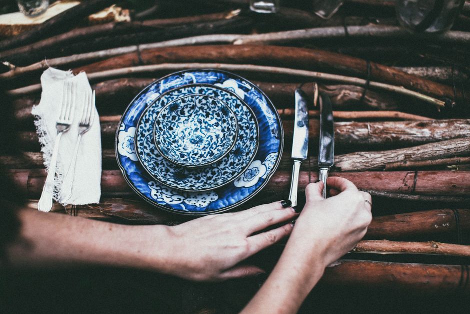 Comment dresser une belle table sans nappe
