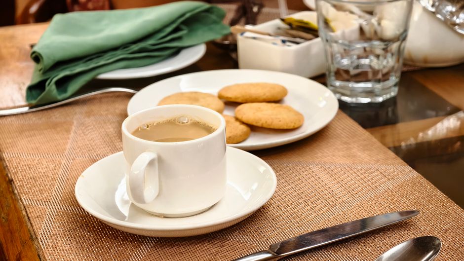 Après le repas : organiser un café digestif convivial