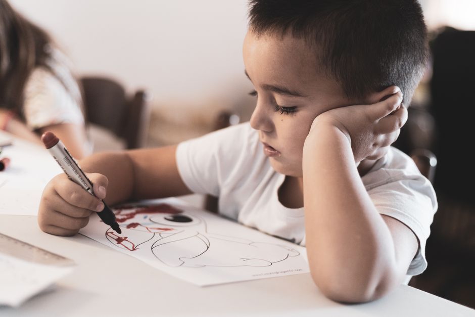 Recevoir des enfants : activités calmes et coin dédié