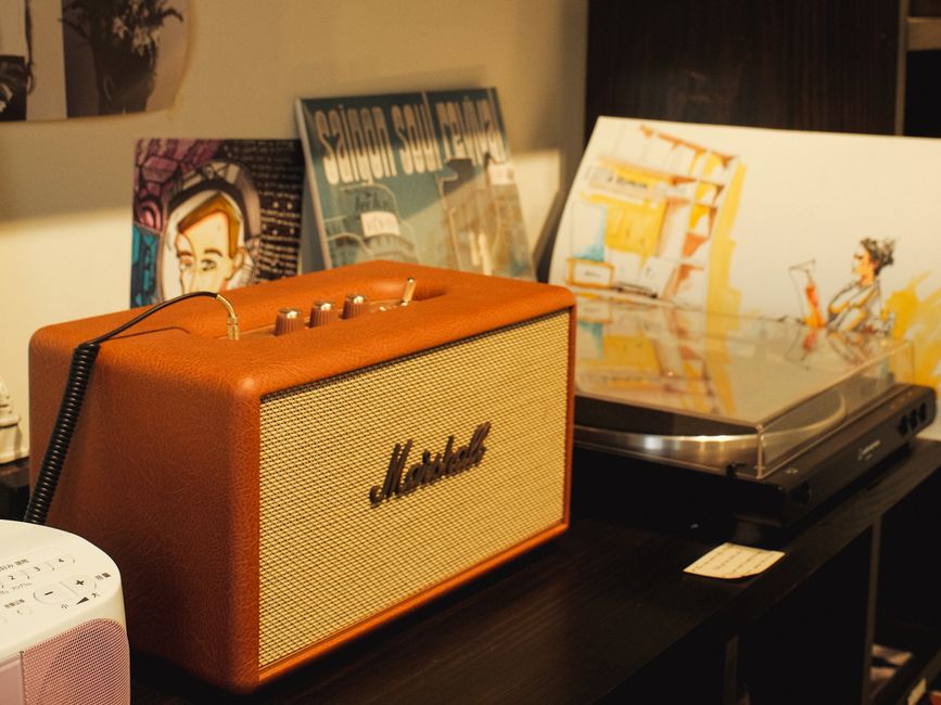 Playlist et volume : l’ambiance musicale sans faux pas